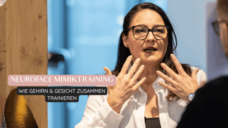 Blogbeitragsbild mit Face Instructor Christine Burbulla. Neben ihr steht der Titel: "NeuroFace Mimiktraining - Wie Gehirn & Gesicht zusammen trainieren"